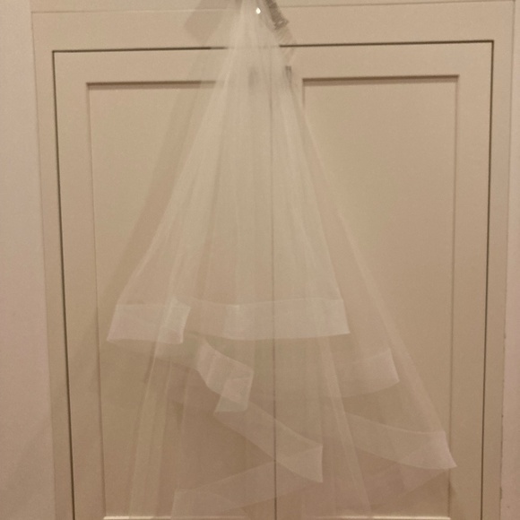 Bel Aire Bridal V7388 veil - NWT - Picture 3 of 4